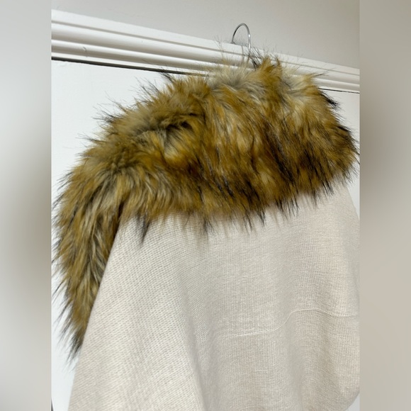 Bebe faux fur shawl sweater open front jacket - Picture 10 of 16